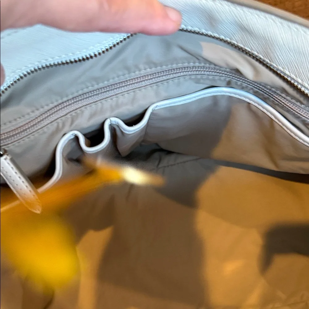 Tumi Cream Leather laptop businessTravel Tote Bag - Picture 8 of 9